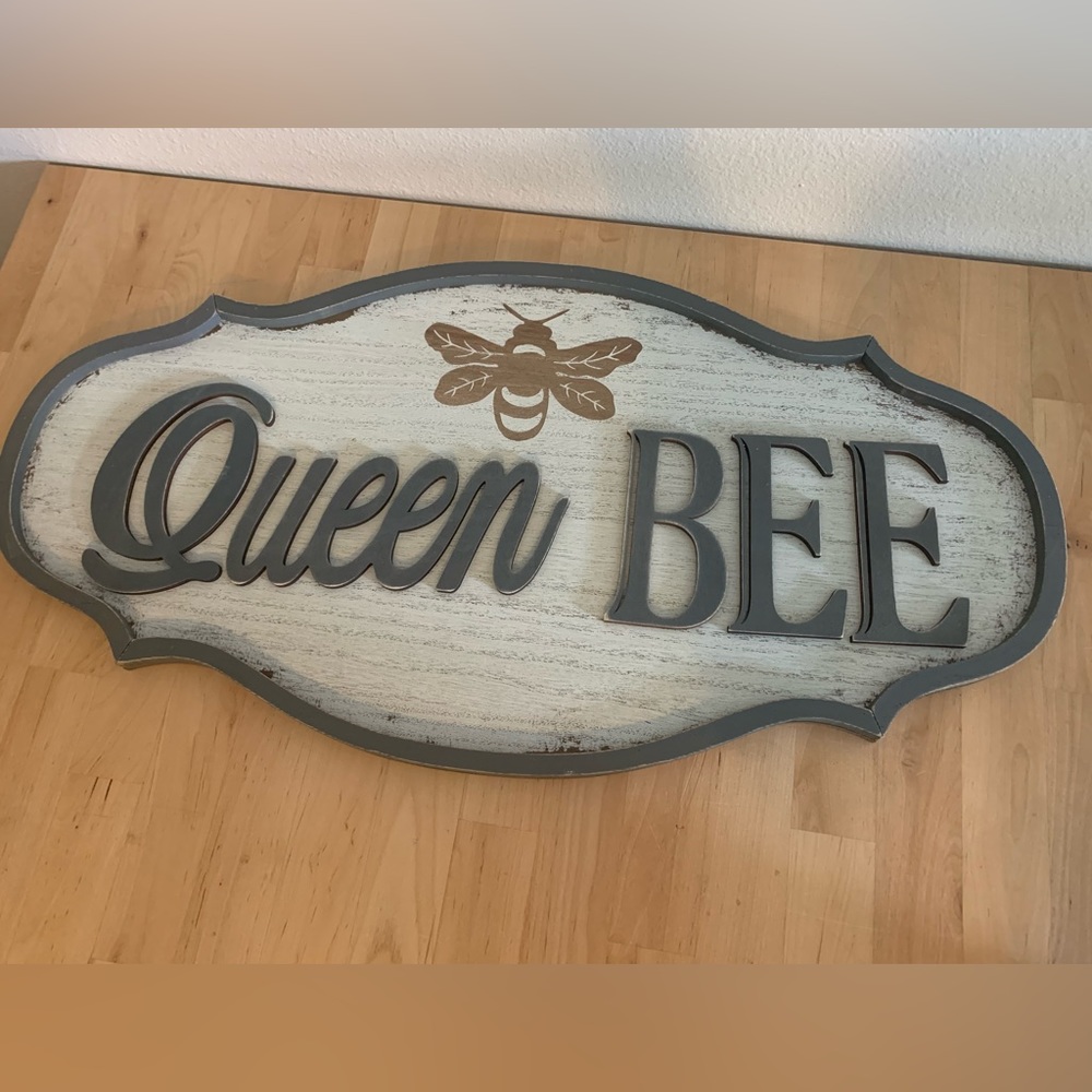 Adorable Queen Bee wall art